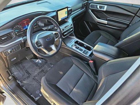 Used 2022 Ford Explorer XLT image 9