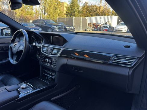 Used 2010 Mercedes-Benz E 550 Sport image 10