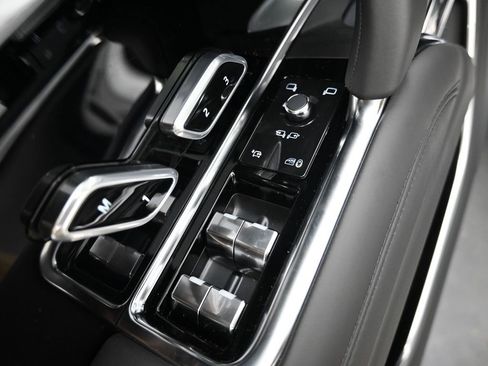 New 2025 Land Rover Range Rover SE AWD/4WD image 24