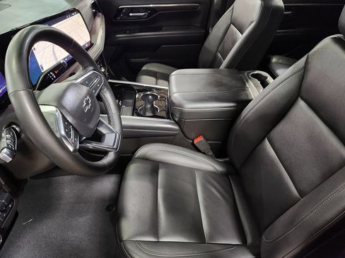Used 2025 Chevrolet Suburban Z71 w/ Z71 Off-Road Package AWD/4WD image 31