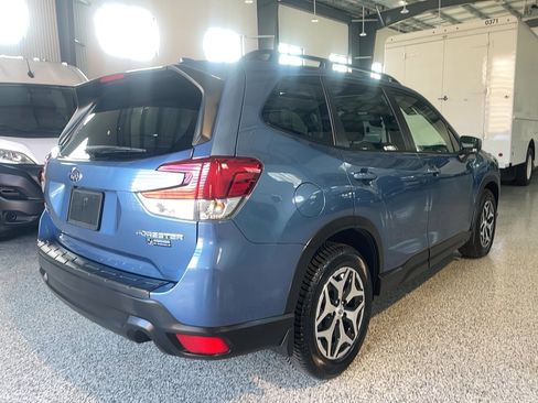 Used 2023 Subaru Forester Premium image 18