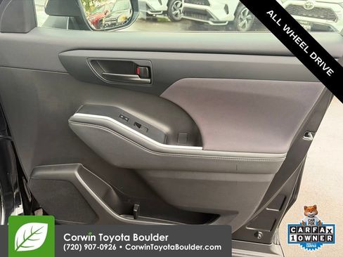 Used 2022 Toyota Highlander LE AWD/4WD image 11