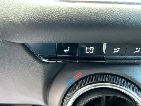 Used 2025 Chevrolet Blazer LT FWD image 29