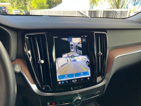 Used 2025 Volvo V60 B5 Cross Country Plus image 17