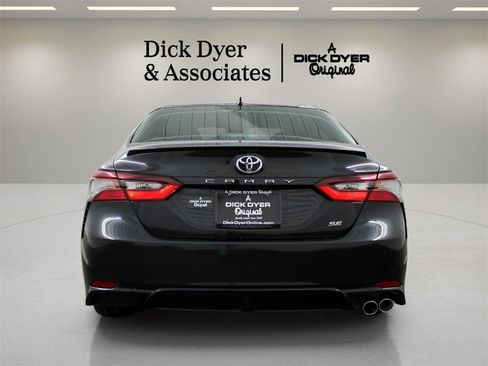 Used 2021 Toyota Camry SE image 5