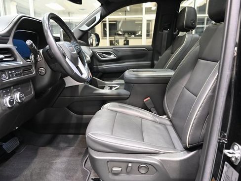 Used 2022 GMC Yukon SLT w/ SLT Premium Package image 9