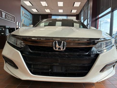 Used 2018 Honda Accord Sport image 4
