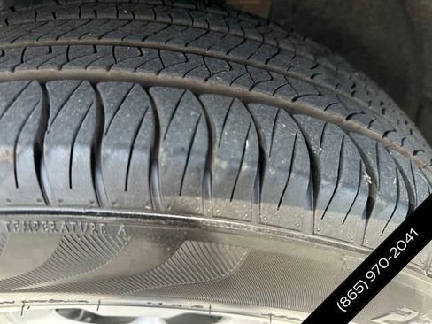 Used 2024 GMC Terrain SLE image 40