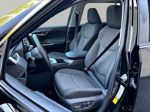 Used 2023 Toyota RAV4 XLE w/ Convenience Package FWD image 8