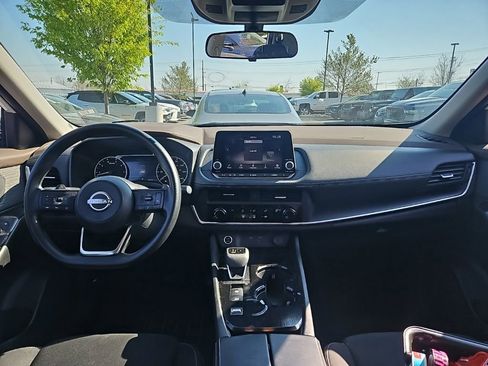 Used 2023 Nissan Rogue S image 5