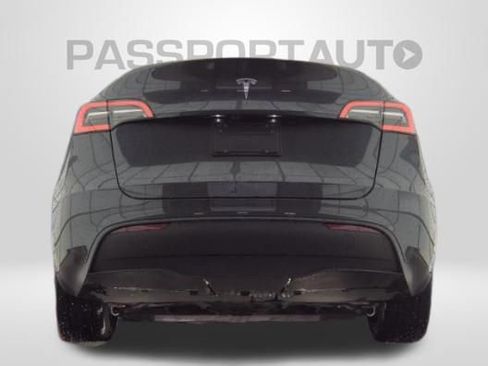 Used 2024 Tesla Model Y Long Range image 8