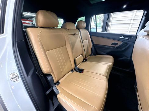 Used 2023 Volkswagen Tiguan SE w/ Panoramic Sunroof Package AWD/4WD image 28