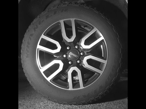 Used 2024 GMC Yukon XL AT4 w/ Technology Package AWD/4WD image 17