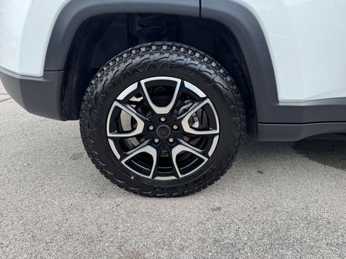 Used 2025 Jeep Compass Trailhawk AWD/4WD image 30