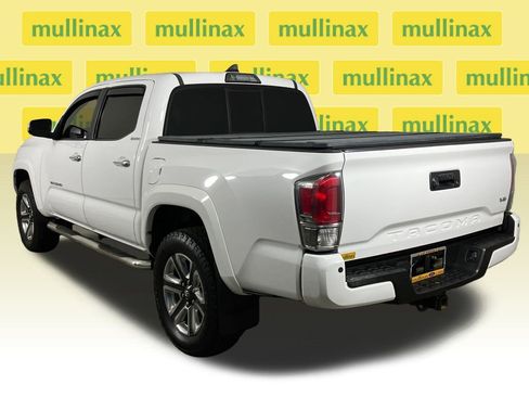 Used 2016 Toyota Tacoma Limited w/ Towing Package image 10