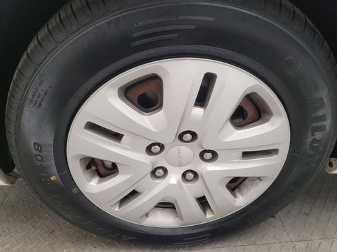 Used 2019 Dodge Grand Caravan SE w/ UConnect Hands-Free Group image 31