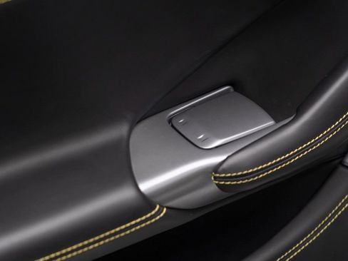 Used 2019 Ferrari Portofino image 18