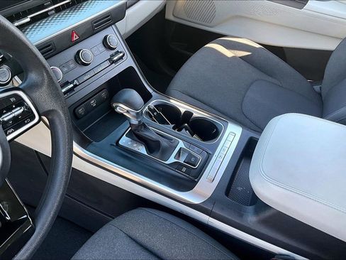 Used 2024 Kia Carnival LX FWD image 17
