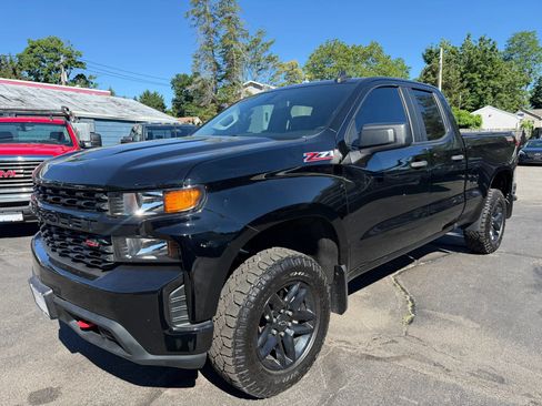 Used 2019 Chevrolet Silverado 1500 Custom Trail Boss w/ Custom Convenience Package AWD/4WD image 2