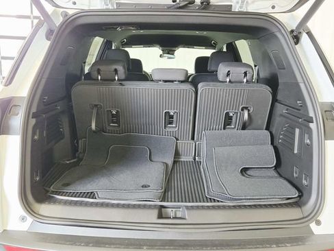 New 2026 Chevrolet Traverse LT w/ LPO, Floor Liner Package image 11