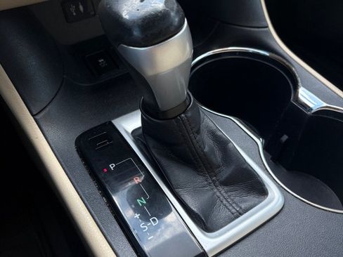 Used 2015 Toyota Highlander Plus FWD image 20