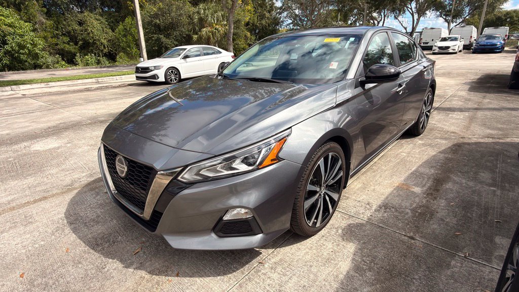 Used 2021 Nissan Altima 2.5 SR w/ SR Premium Package FWD image 2