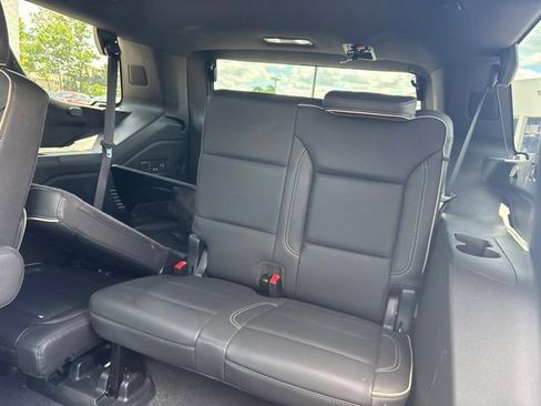 Used 2023 GMC Yukon SLT w/ SLT Premium Package AWD/4WD image 16
