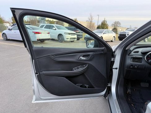 Used 2016 Chevrolet Impala LTZ FWD image 12