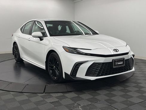 Used 2026 Toyota Camry SE w/ Convenience Package FWD image 8