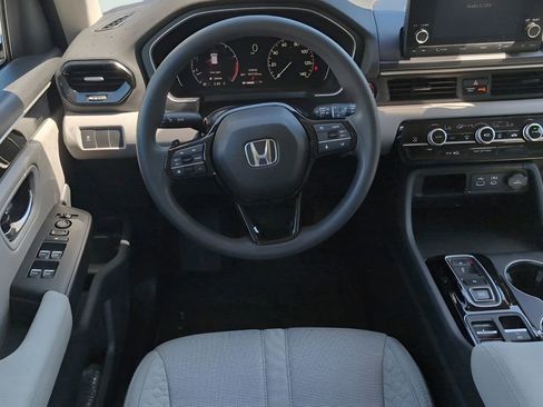 Used 2024 Honda Pilot LX image 15