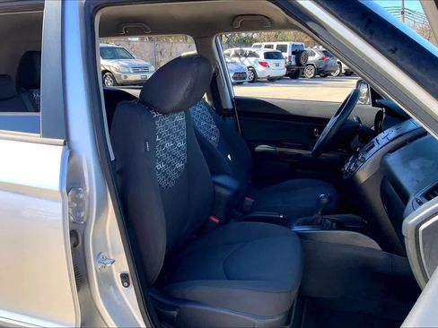 Used 2011 Kia Soul + image 8