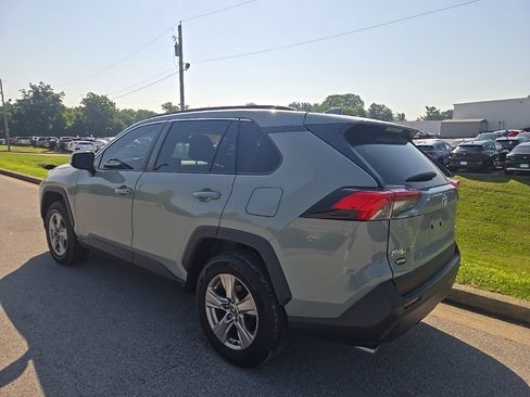 Used 2022 Toyota RAV4 XLE w/ Convenience Package AWD/4WD image 4