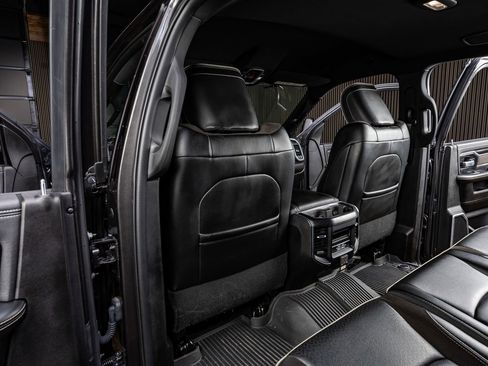 Used 2024 RAM 3500 Laramie w/ Night Edition image 32