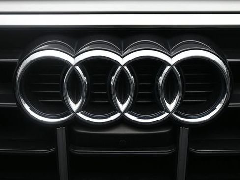 Used 2025 Audi Q5 2.0T Premium Plus w/ Premium Plus Package AWD/4WD image 30