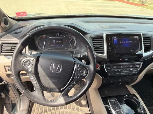 Used 2017 Honda Pilot Touring image 11