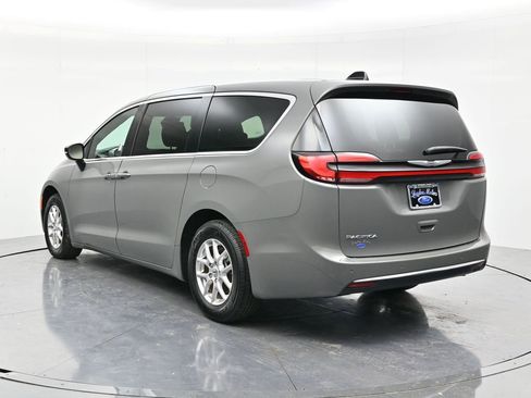 Used 2025 Chrysler Pacifica Select FWD image 7