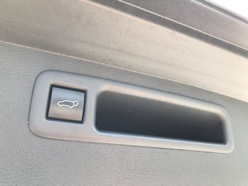 Used 2023 Toyota Highlander LE AWD/4WD image 26