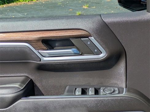 Used 2022 Chevrolet Silverado 1500 LT image 12