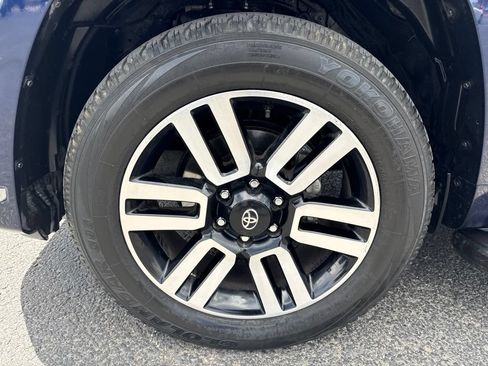 Used 2022 Toyota 4Runner Limited AWD/4WD image 11