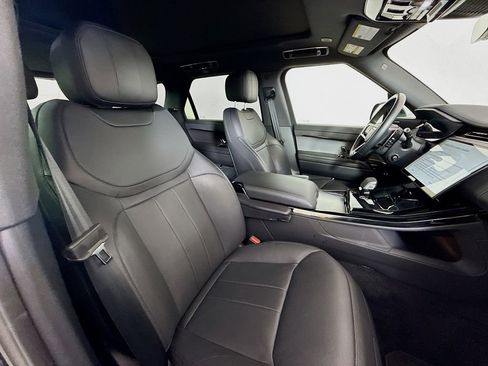 Used 2025 Land Rover Range Rover Sport SE image 30