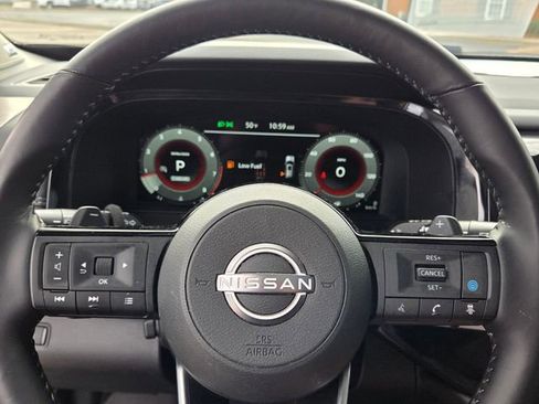 Used 2025 Nissan Pathfinder Platinum image 26