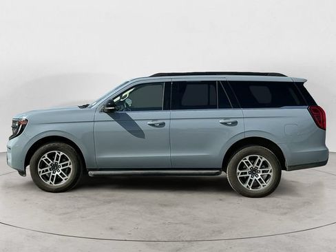 Certified 2025 Ford Expedition Active AWD/4WD image 2