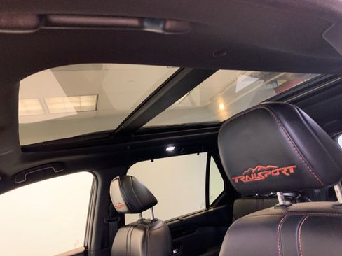 Used 2023 Honda Pilot TrailSport image 2