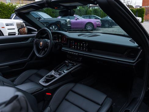Used 2025 Porsche 911 Carrera image 18