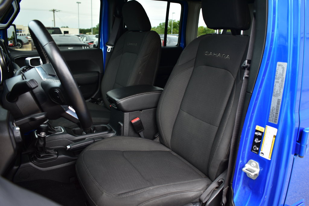 Used 2023 Jeep Wrangler Unlimited Sahara w/ Cold Weather Group AWD/4WD image 19