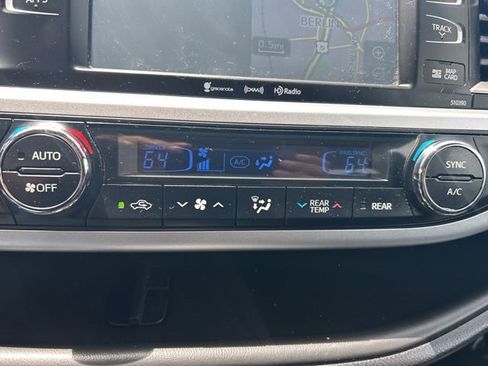 Used 2019 Toyota Highlander SE AWD/4WD image 21