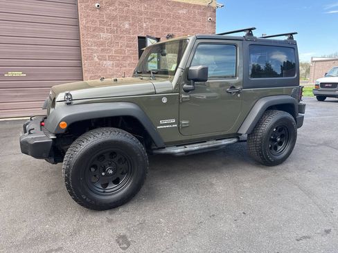 Used 2016 Jeep Wrangler Sport w/ Quick Order Package 24S AWD/4WD image 2