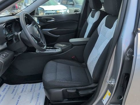 Used 2024 Chevrolet Trax LS w/ LS Convenience Package FWD image 17