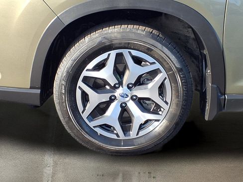 Used 2024 Subaru Forester Premium image 12