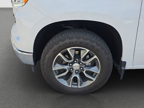 Used 2023 Chevrolet Silverado 1500 LT AWD/4WD image 4